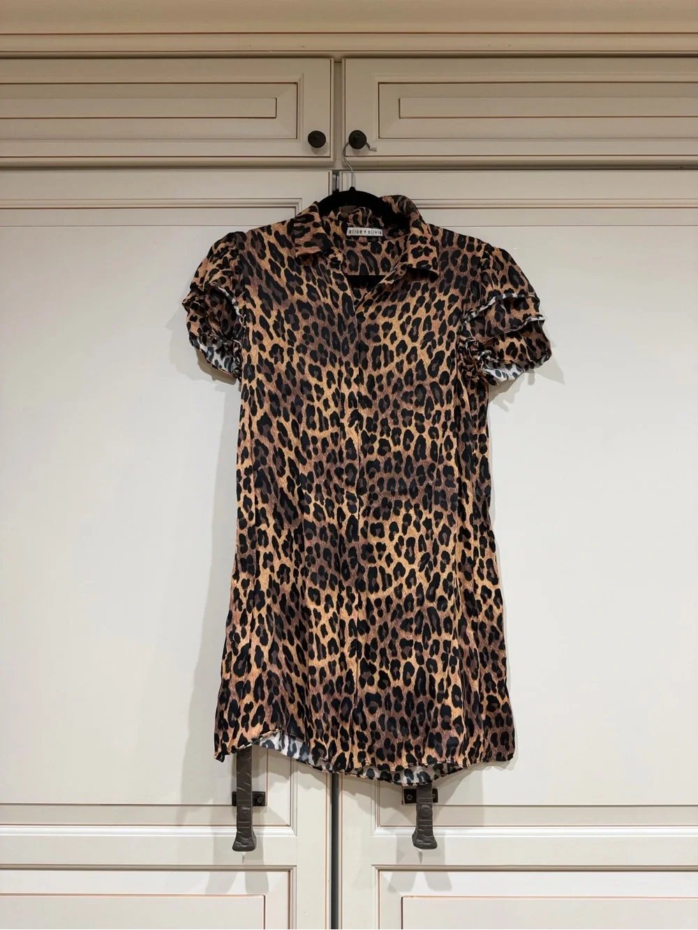 ALICE + OLIVIA Jude Ruffle Button-Down Tunic Dress (122)